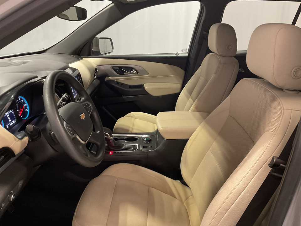 2022 Chevrolet Traverse LS FWD