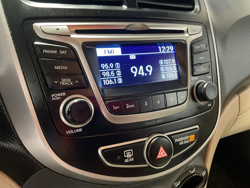 2016 Hyundai Accent SE 4-Door 6A