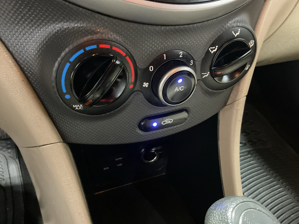 2016 Hyundai Accent SE 4-Door 6A