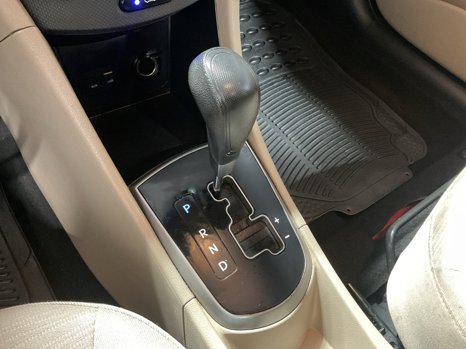 2016 Hyundai Accent SE 4-Door 6A
