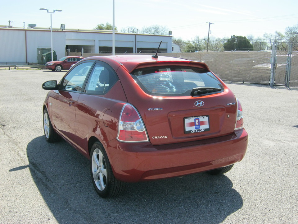 2009 Hyundai Accent SE 3-Door