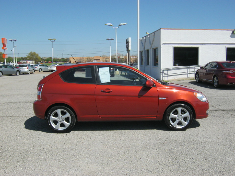 2009 Hyundai Accent SE 3-Door