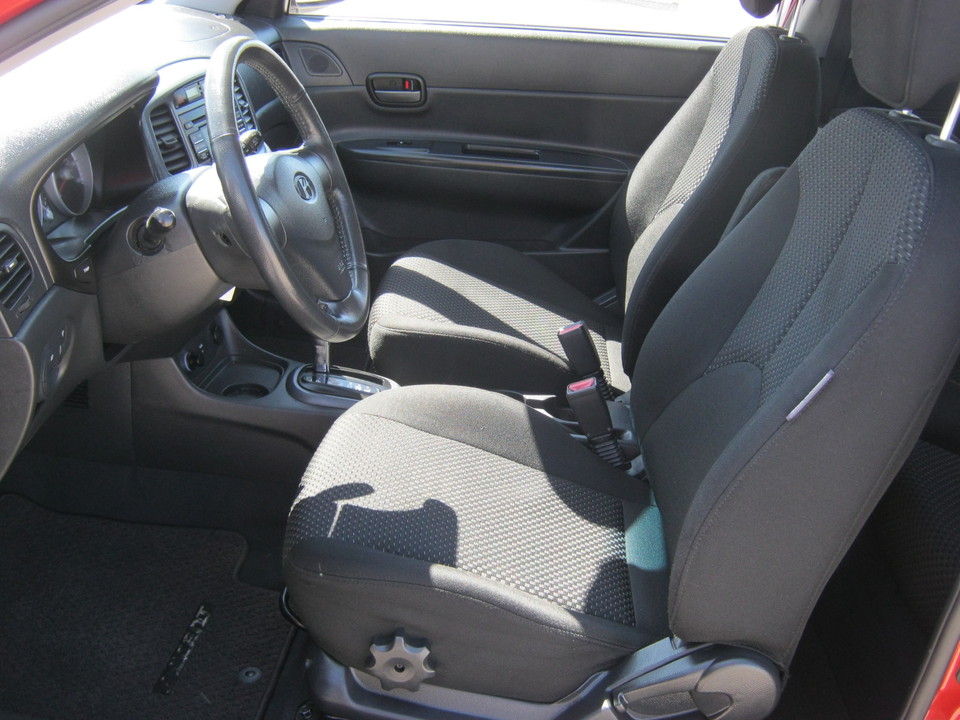 2009 Hyundai Accent SE 3-Door
