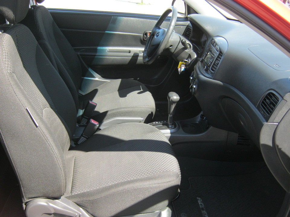 2009 Hyundai Accent SE 3-Door