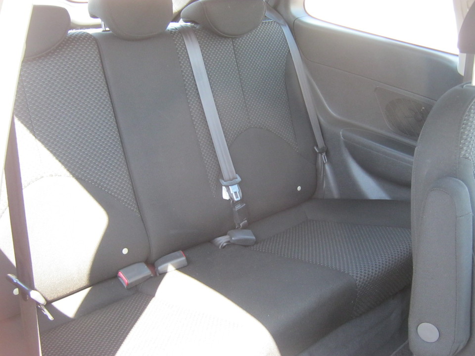 2009 Hyundai Accent SE 3-Door