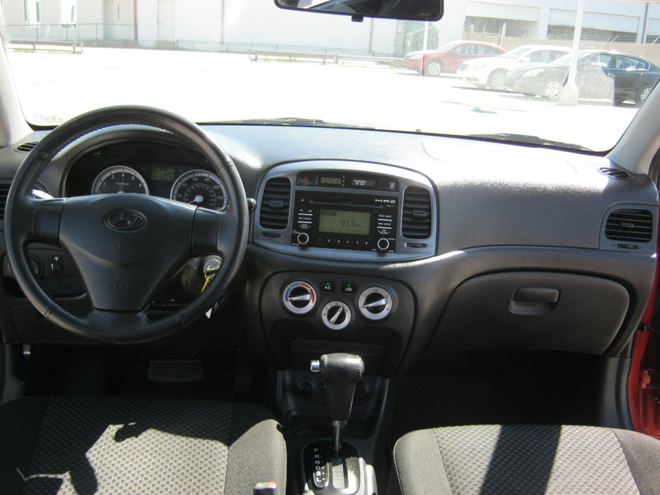 2009 Hyundai Accent SE 3-Door