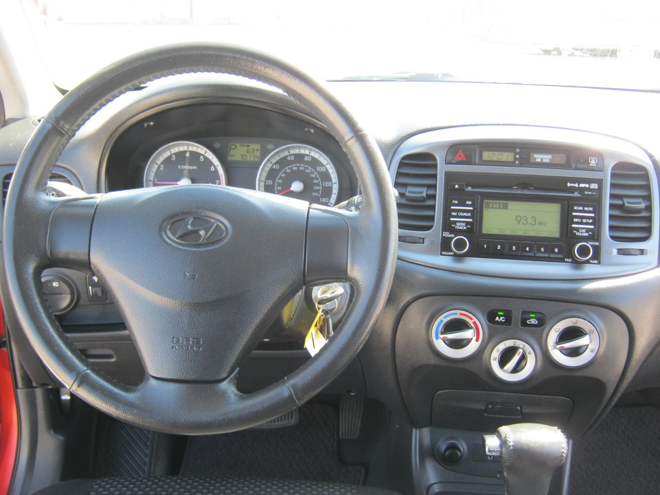 2009 Hyundai Accent SE 3-Door