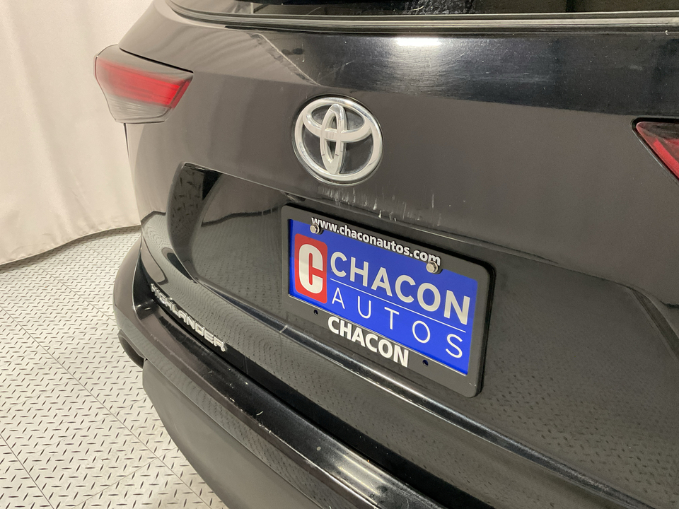 2022 Toyota Highlander LE FWD V6