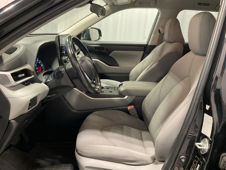 2022 Toyota Highlander LE FWD V6