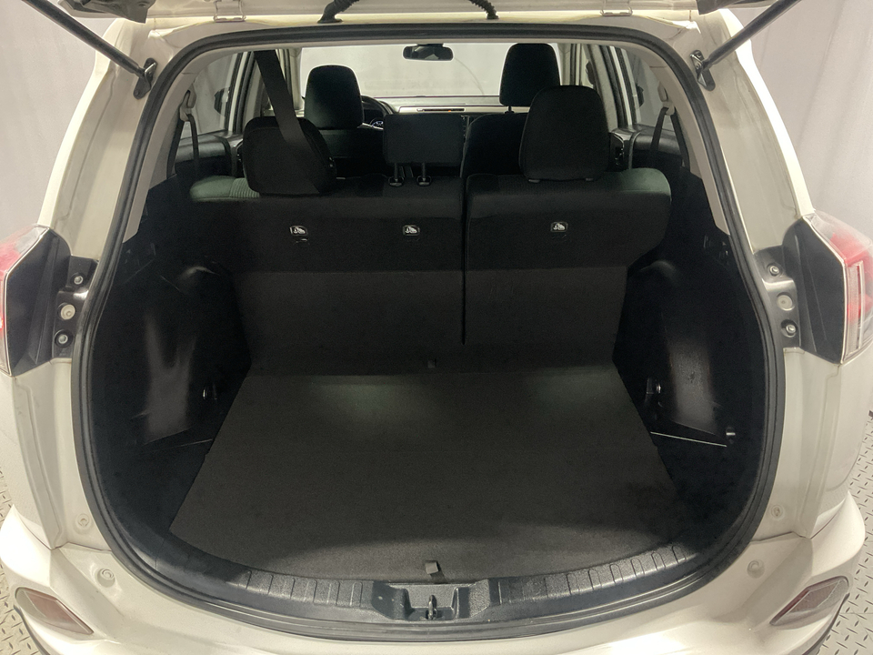 2018 Toyota RAV4 LE FWD