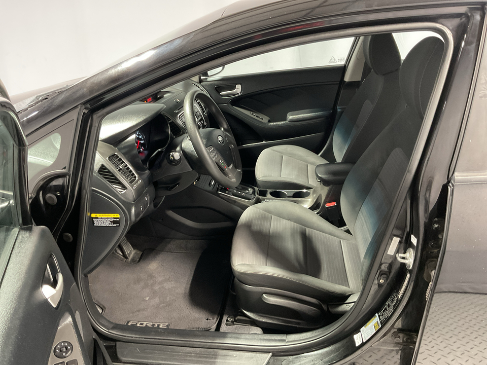 2017 Kia Forte LX 6A