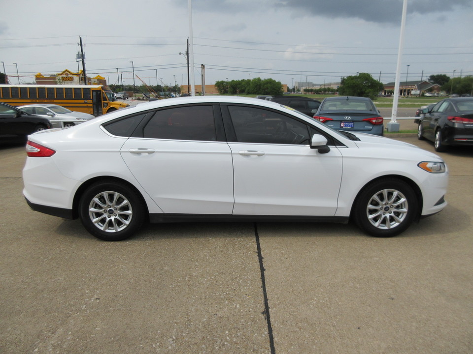 2016 Ford Fusion S