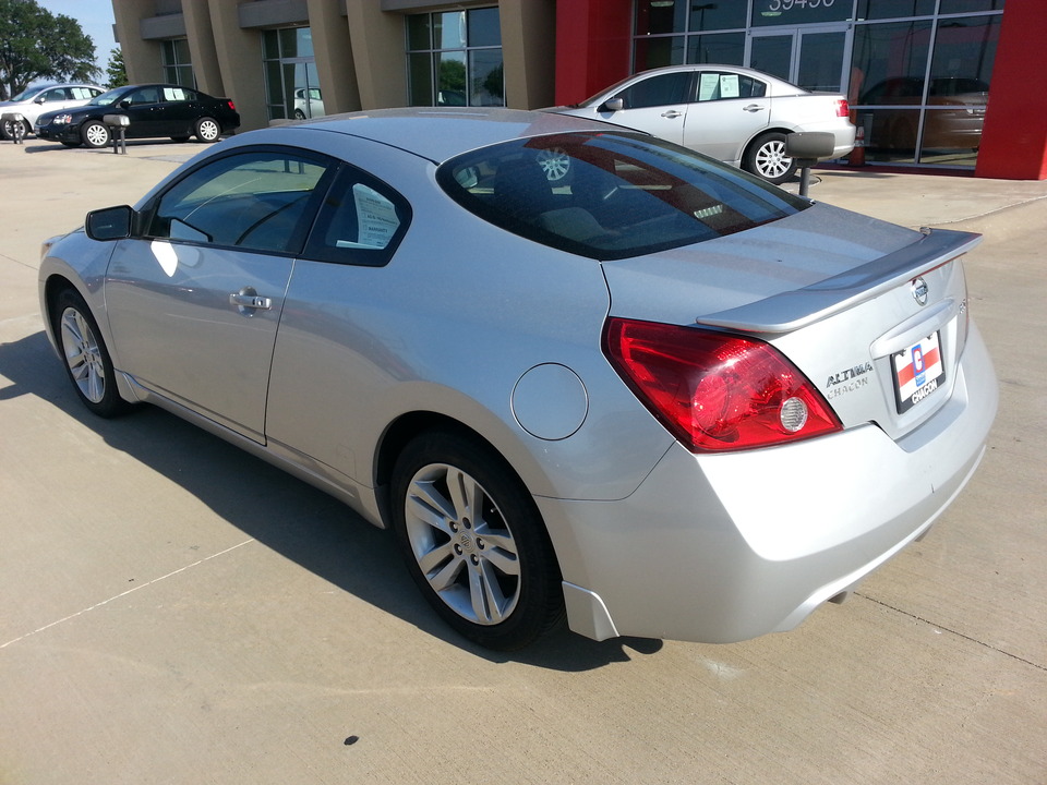 2010 Nissan Altima 2.5 S CVT Coupe