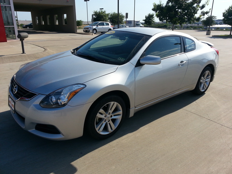 2010 Nissan Altima 2.5 S CVT Coupe