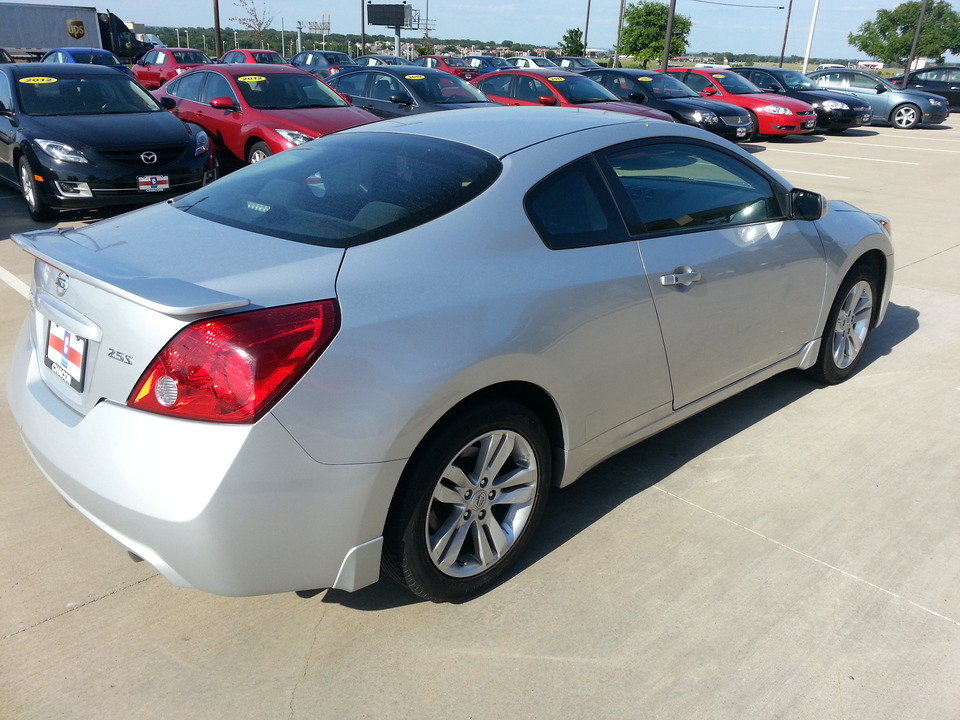 2010 Nissan Altima 2.5 S CVT Coupe