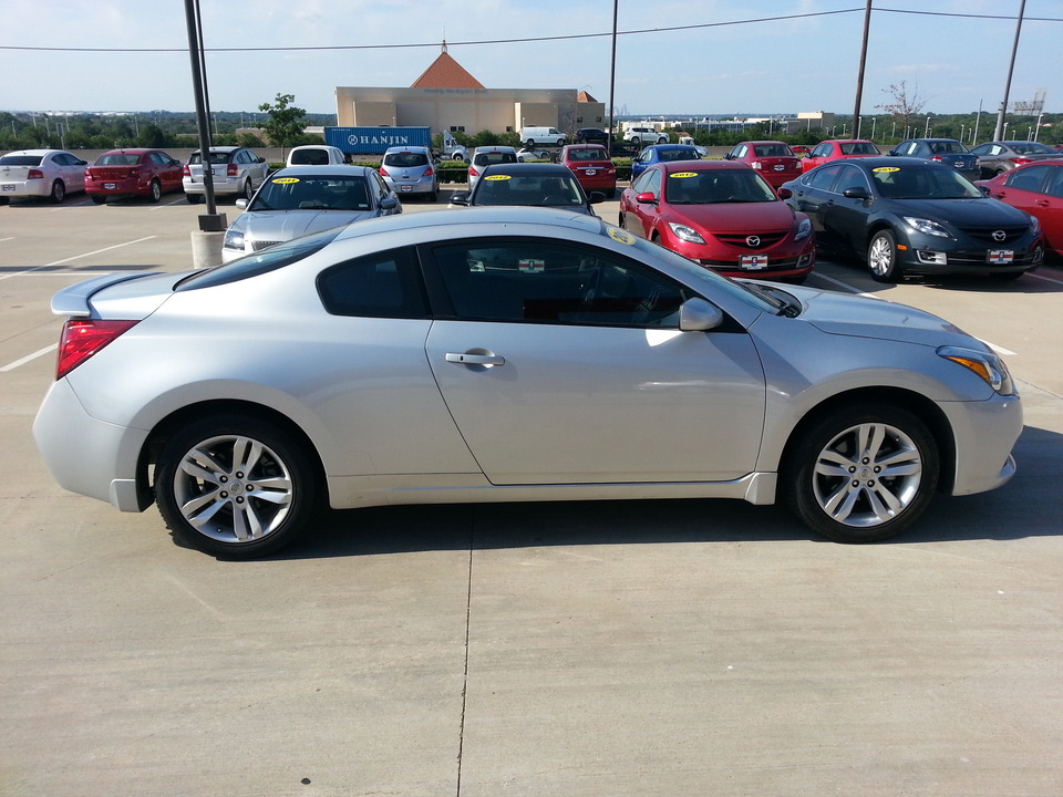 2010 Nissan Altima 2.5 S CVT Coupe