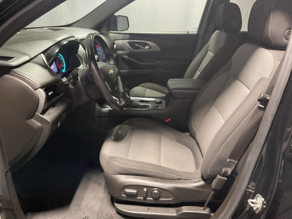 2022 Chevrolet Traverse LT Cloth FWD
