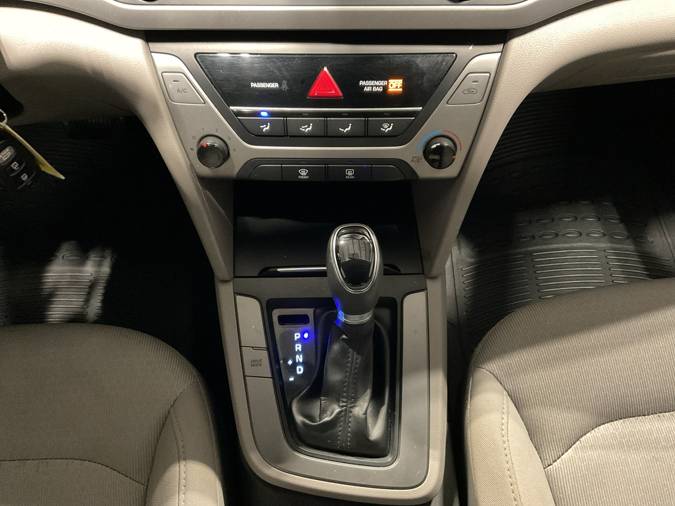 2017 Hyundai Elantra SE 6AT