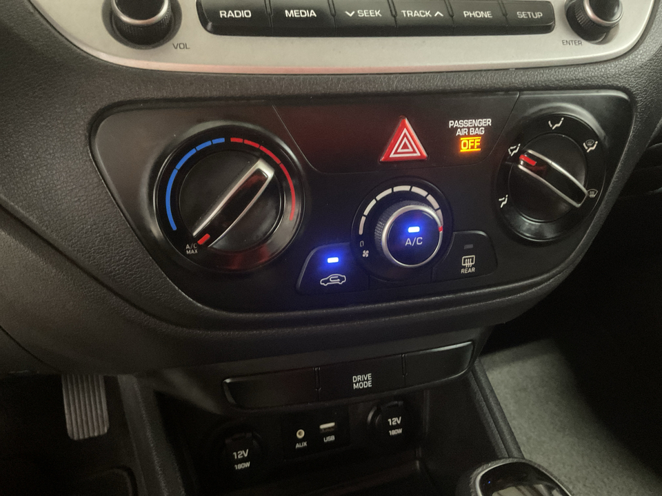 2022 Hyundai Accent SEL 4-Door 6A