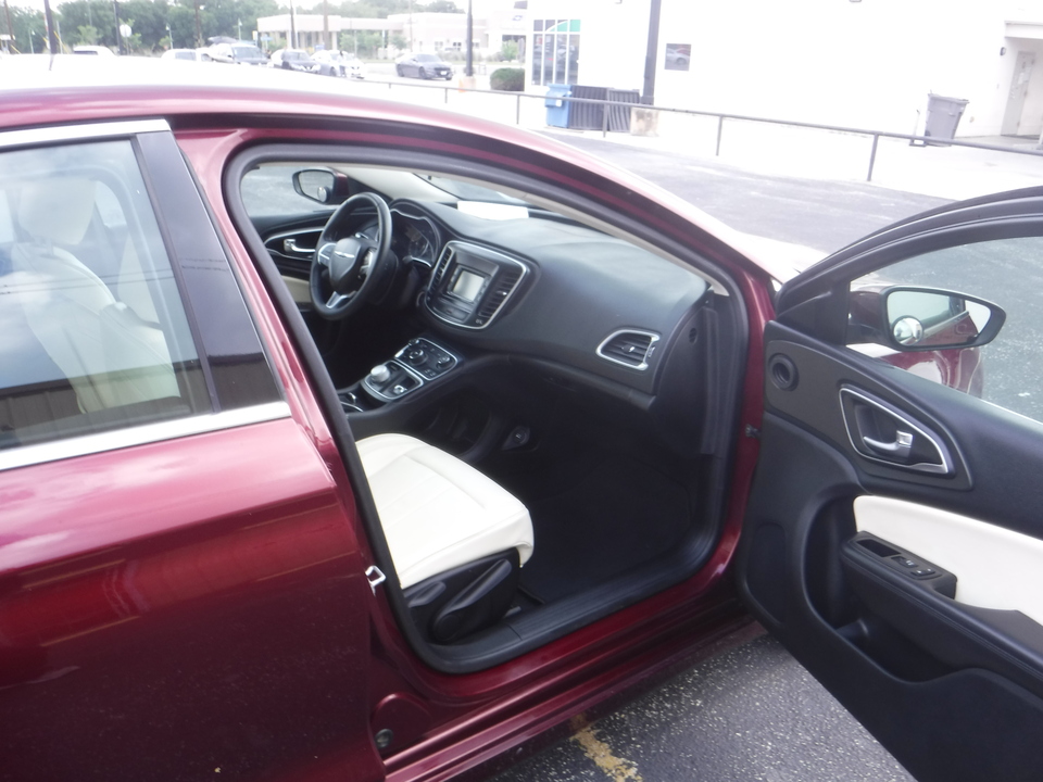 2016 Chrysler 200 Limited