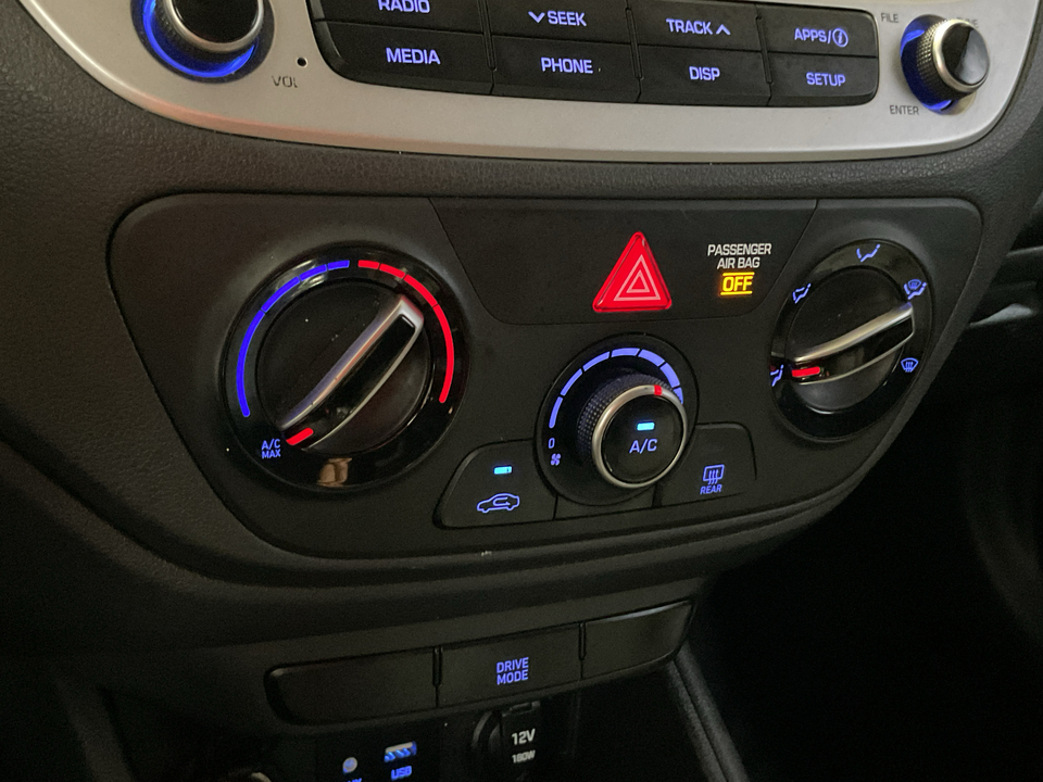 2022 Hyundai Accent SEL 4-Door 6A