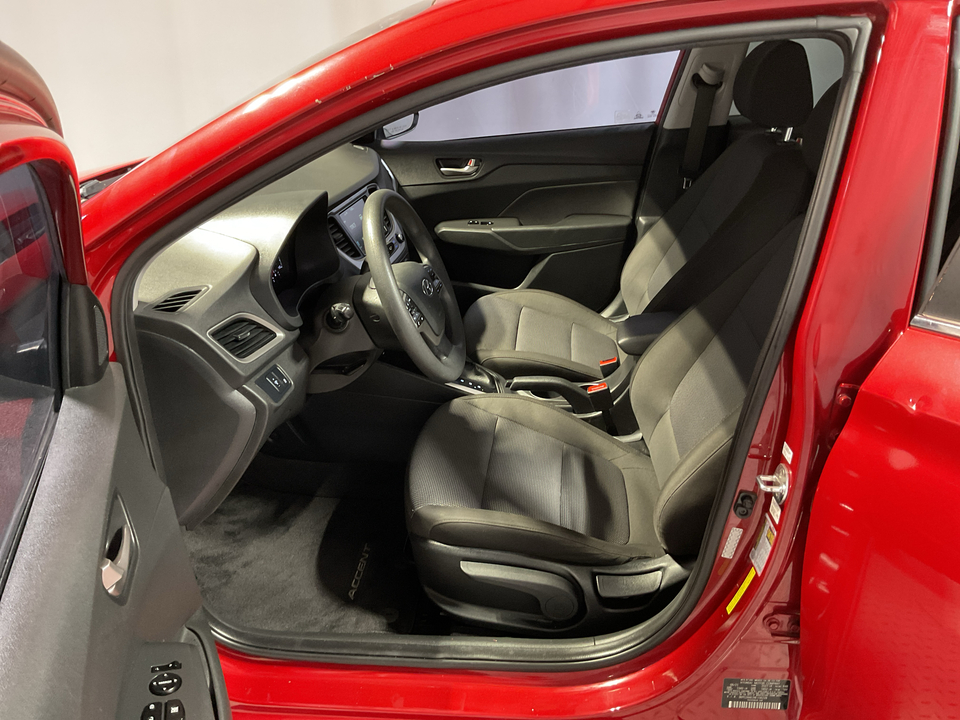 2022 Hyundai Accent SEL 4-Door 6A