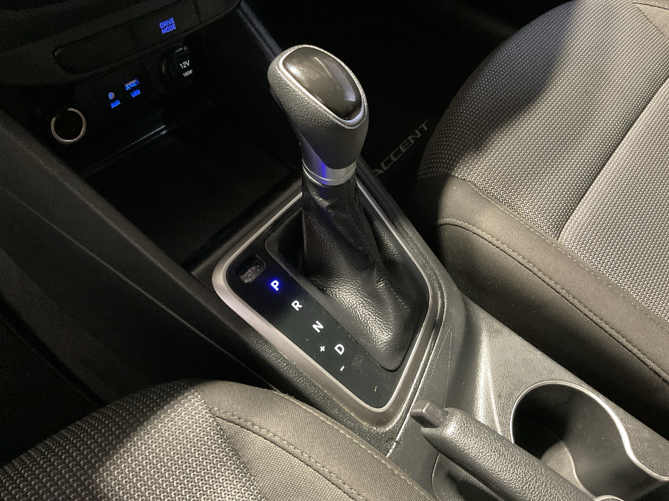 2022 Hyundai Accent SEL 4-Door 6A