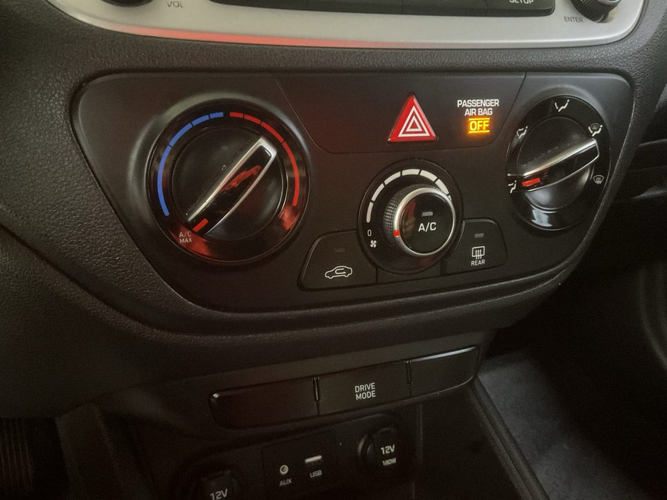 2022 Hyundai Accent SEL 4-Door 6A