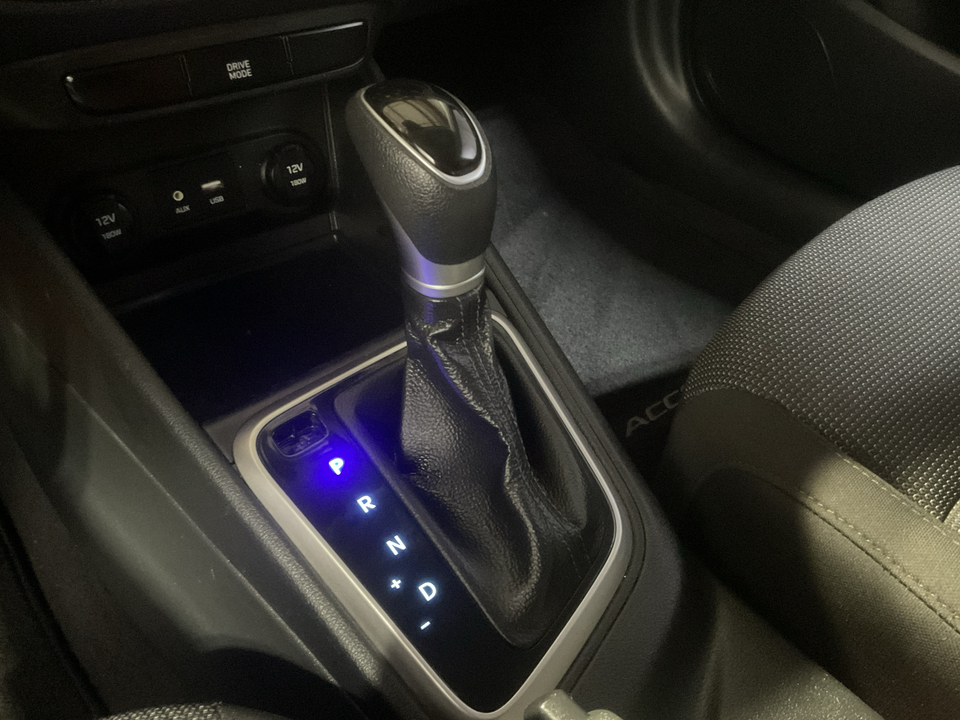 2022 Hyundai Accent SEL 4-Door 6A