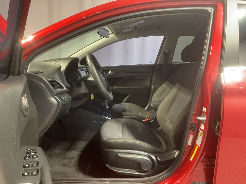 2022 Hyundai Accent SEL 4-Door 6A