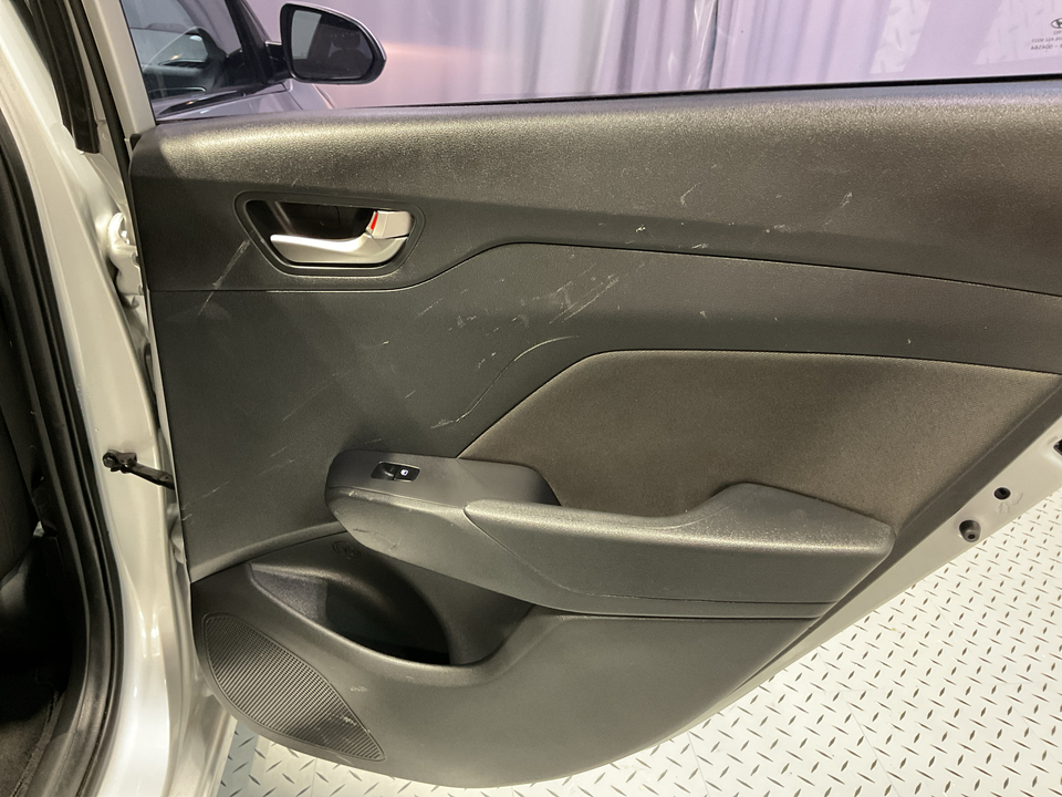 2022 Hyundai Accent SEL 4-Door 6A