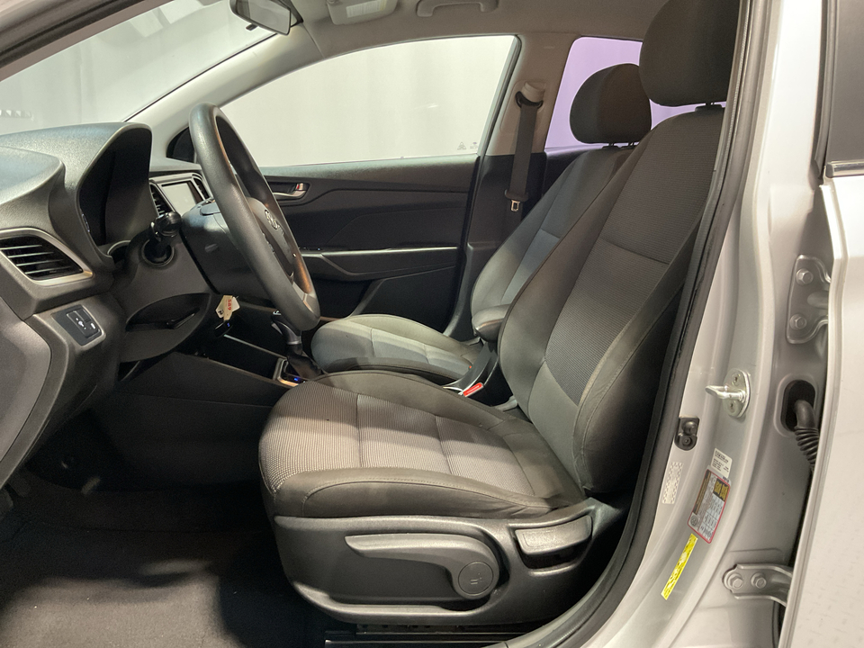 2022 Hyundai Accent SEL 4-Door 6A