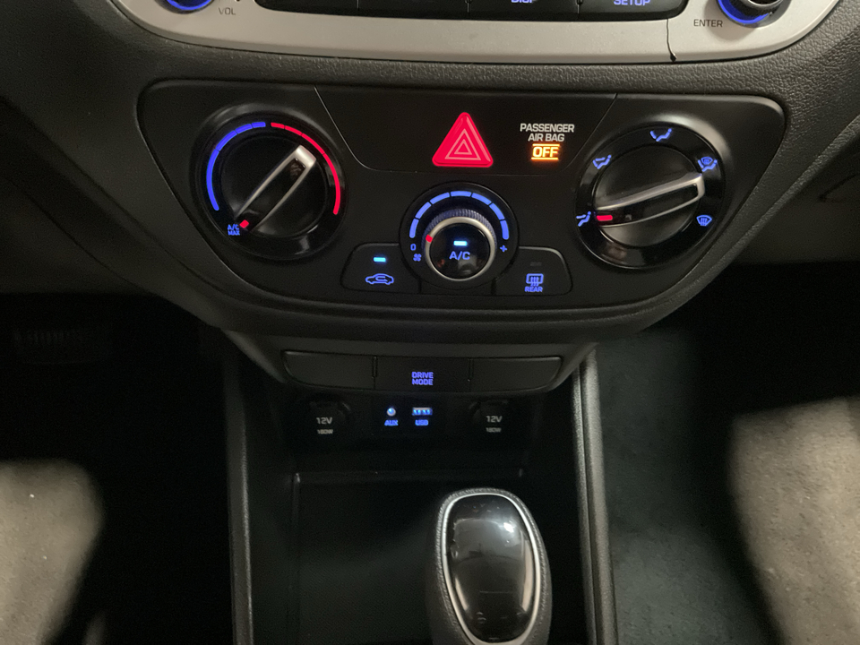 2022 Hyundai Accent SEL 4-Door 6A