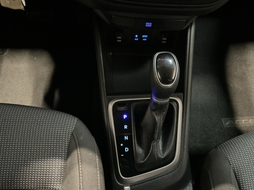 2022 Hyundai Accent SEL 4-Door 6A