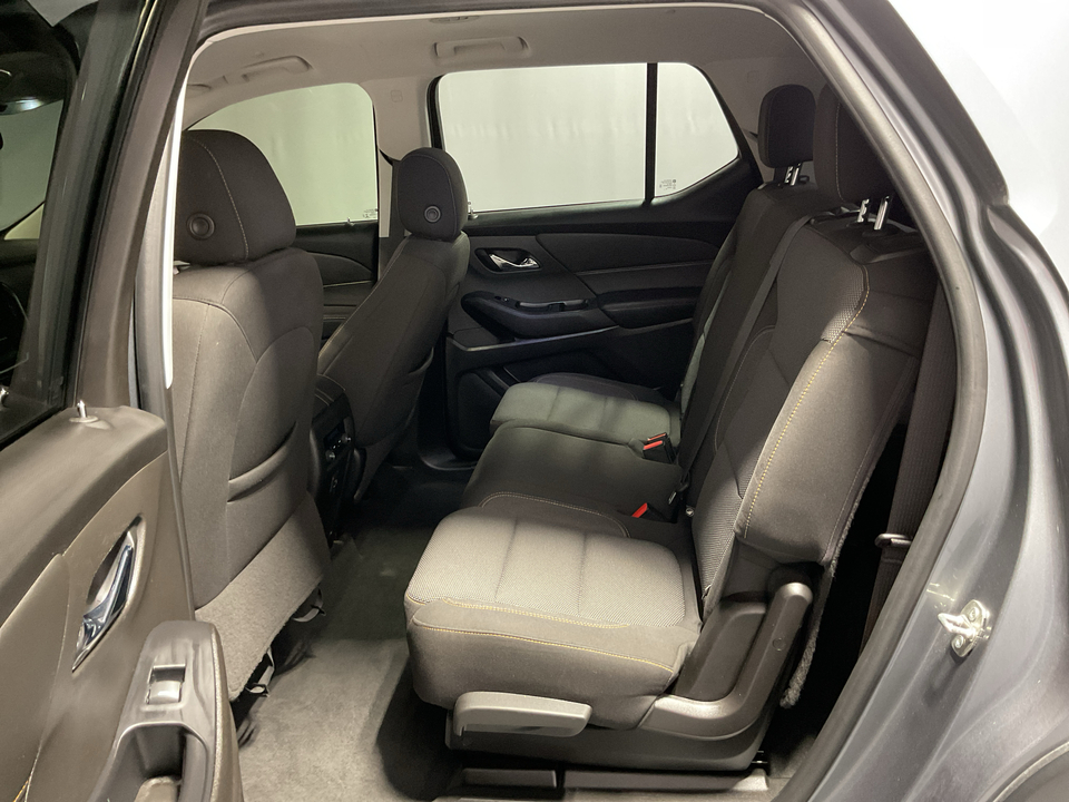 2021 Chevrolet Traverse LS FWD