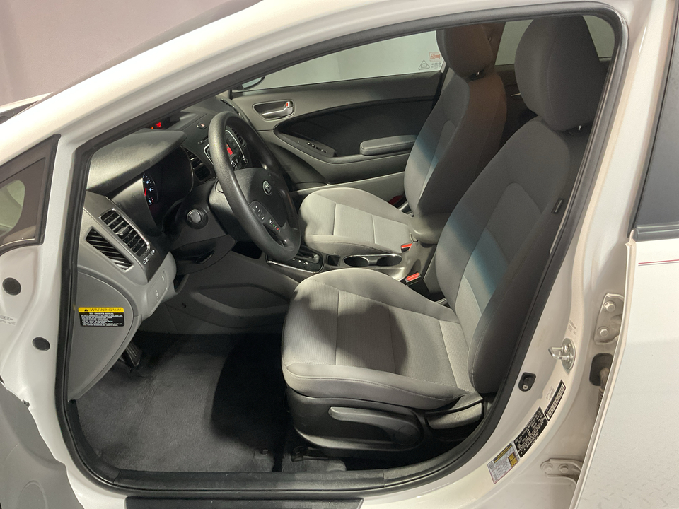 2017 Kia Forte LX 6A