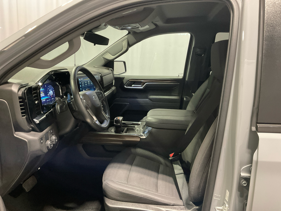 2025 Chevrolet Silverado 1500 RST Crew Cab 2WD
