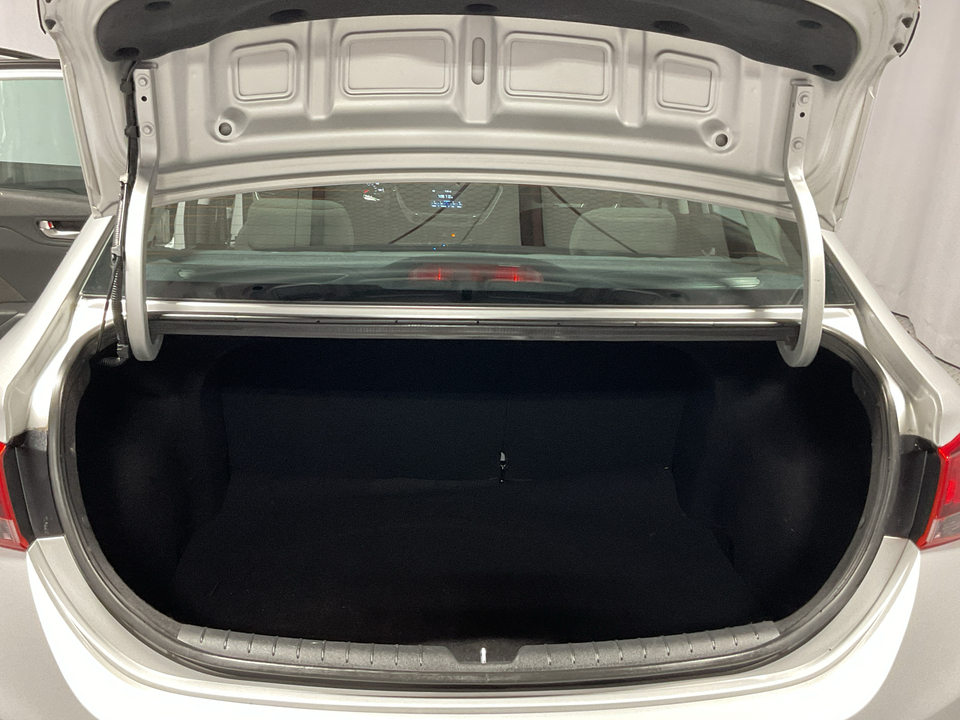 2022 Hyundai Accent SEL 4-Door 6A