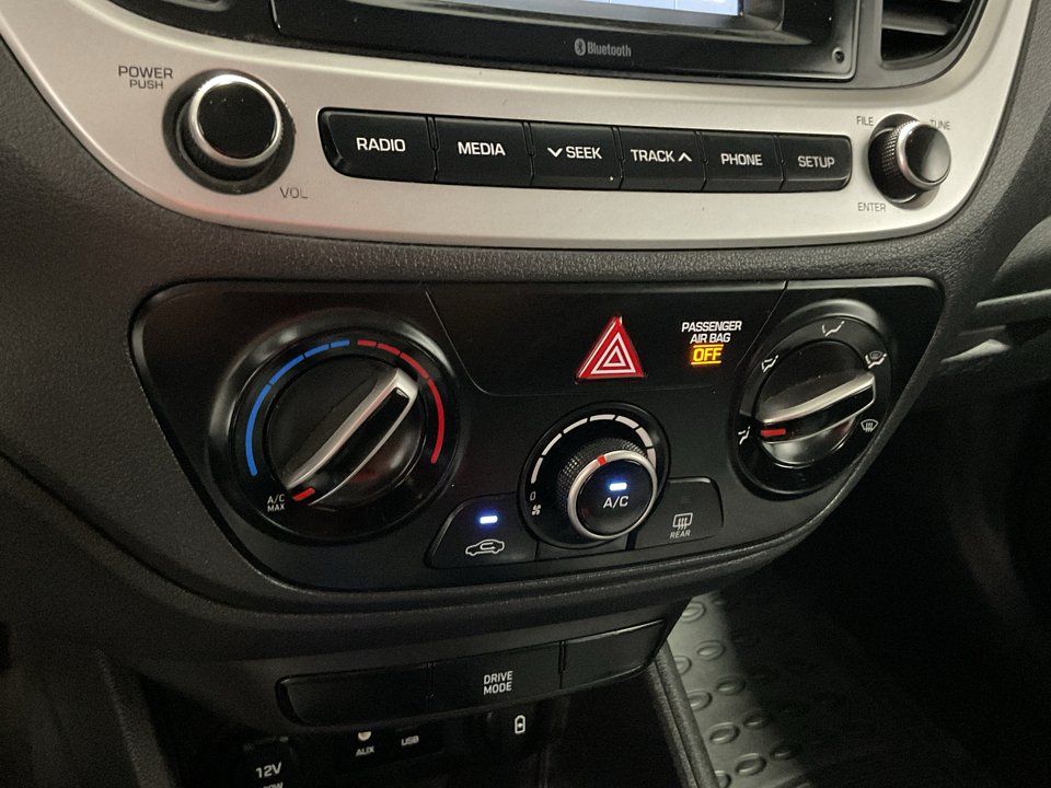2022 Hyundai Accent SEL 4-Door 6A