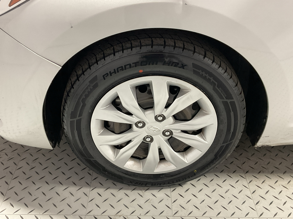 2022 Hyundai Accent SEL 4-Door 6A