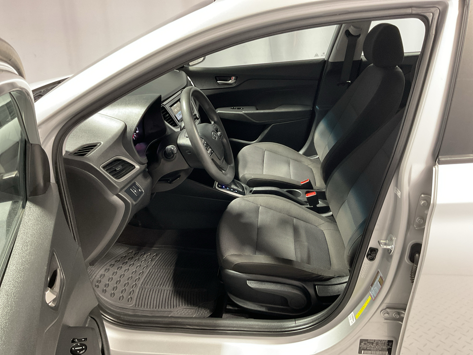 2022 Hyundai Accent SEL 4-Door 6A