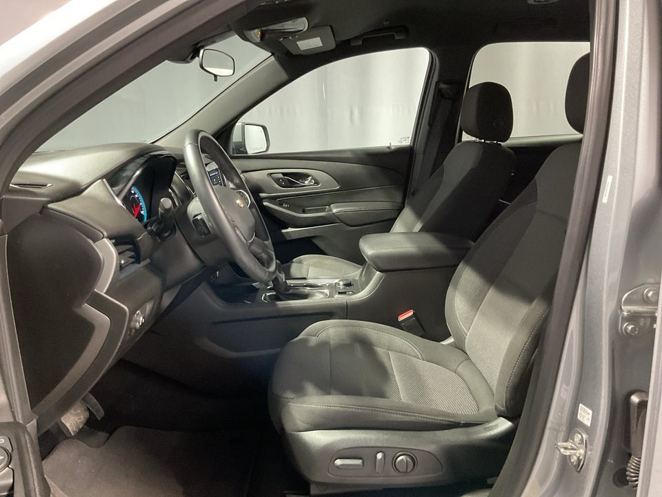 2023 Chevrolet Traverse LT Cloth FWD