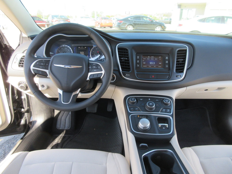 2016 Chrysler 200 LX