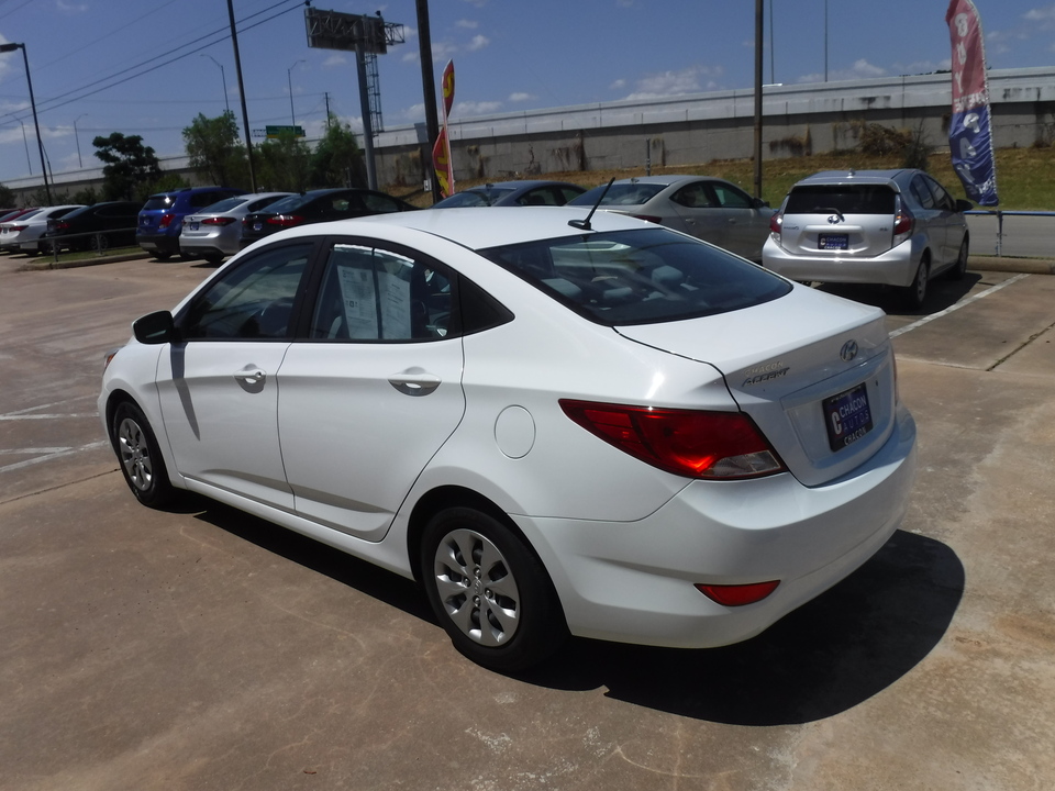 2017 Hyundai Accent SE 4-Door 6A