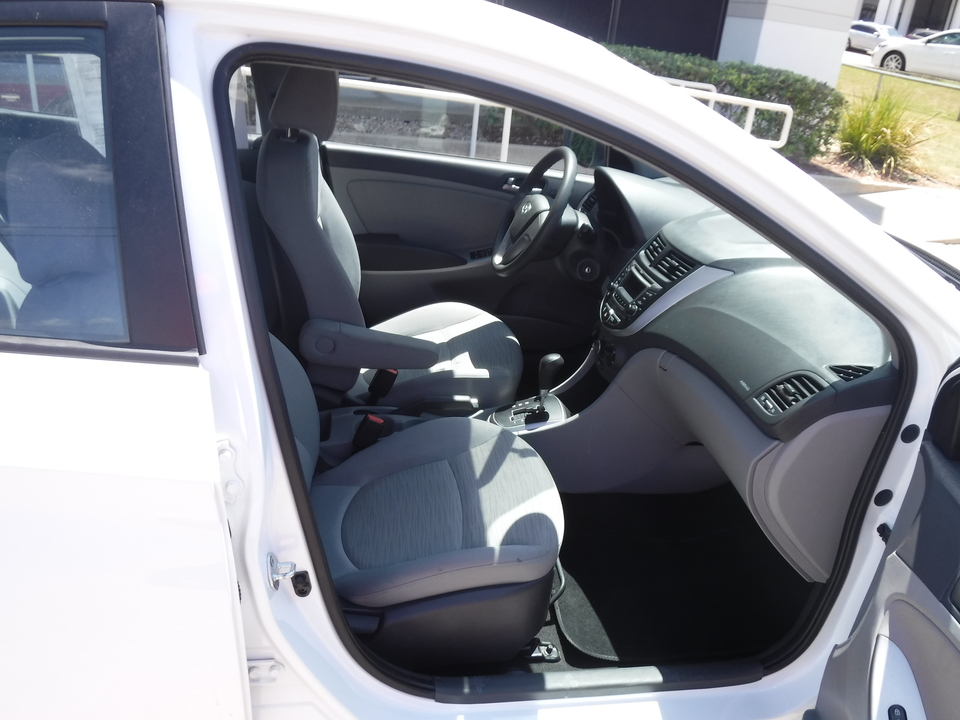 2017 Hyundai Accent SE 4-Door 6A