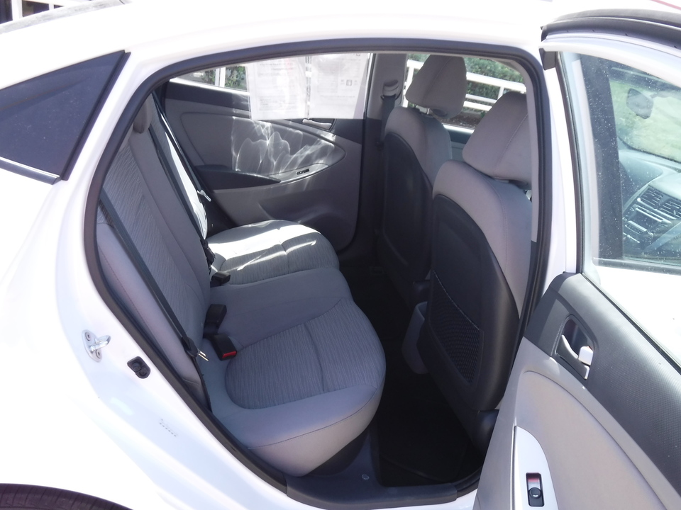 2017 Hyundai Accent SE 4-Door 6A