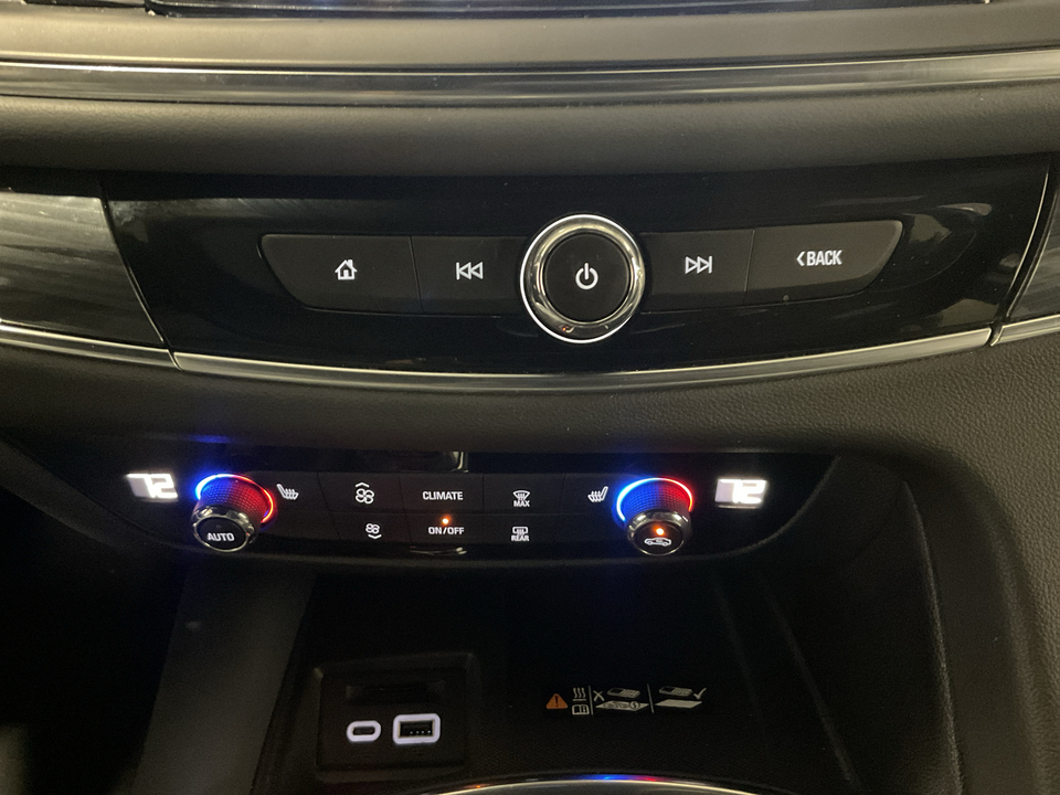 2023 Buick Enclave Essence FWD