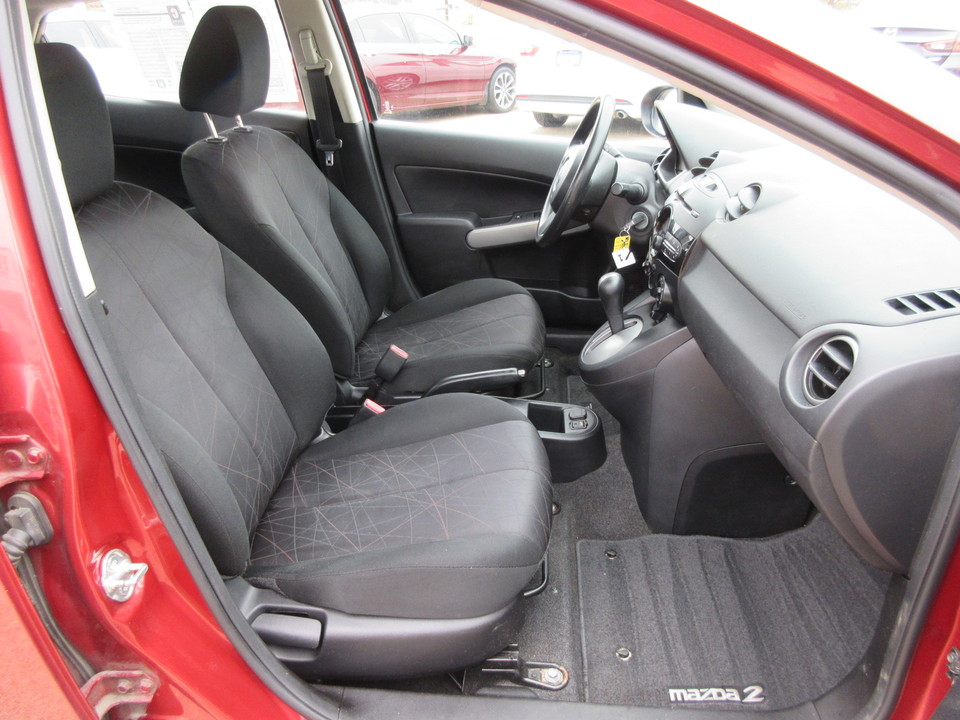 2014 Mazda MAZDA2 Sport AT