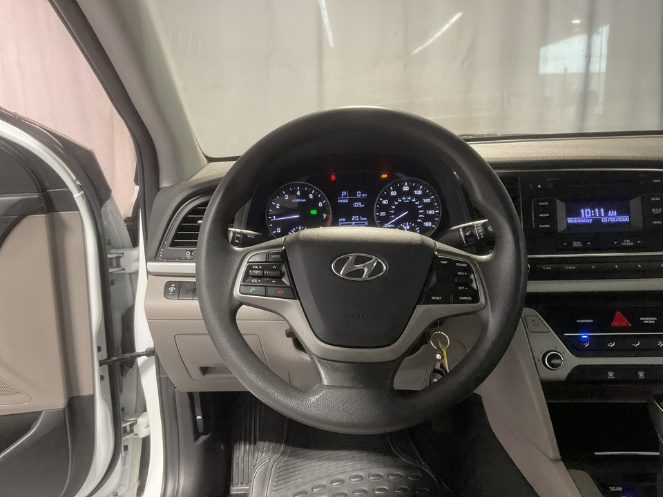 2017 Hyundai Elantra SE 6AT