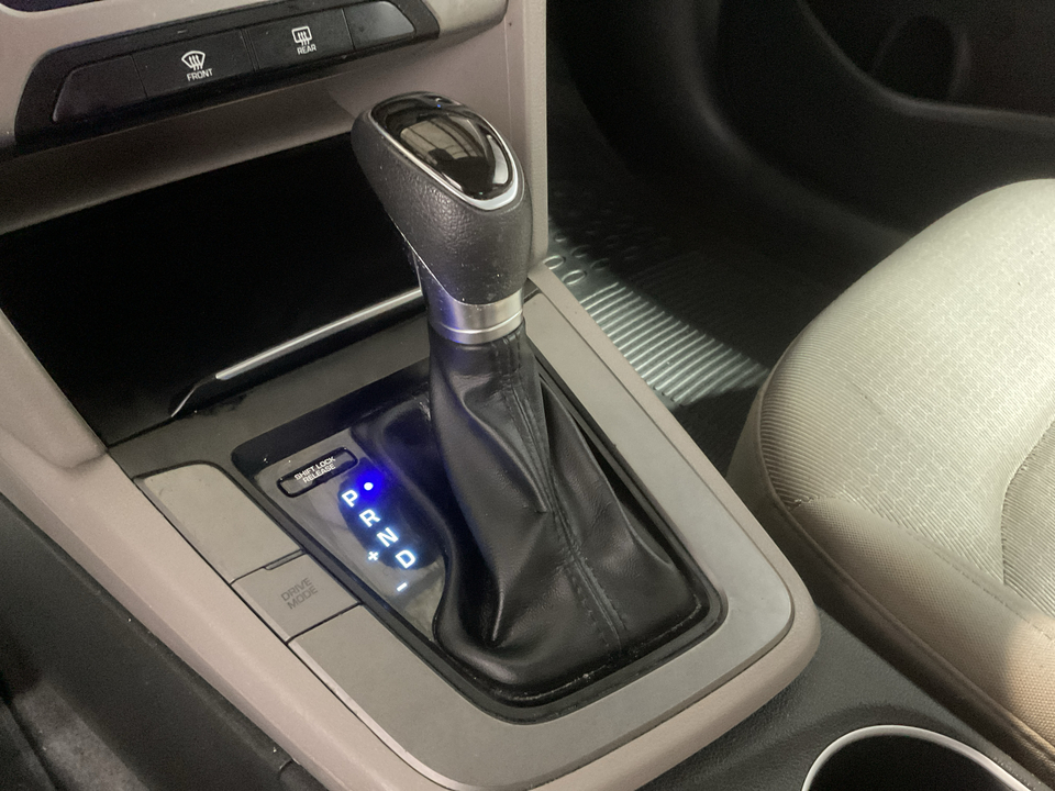 2017 Hyundai Elantra SE 6AT